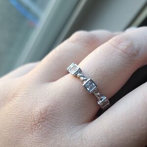 Elegant Silver Twisted Band Ring